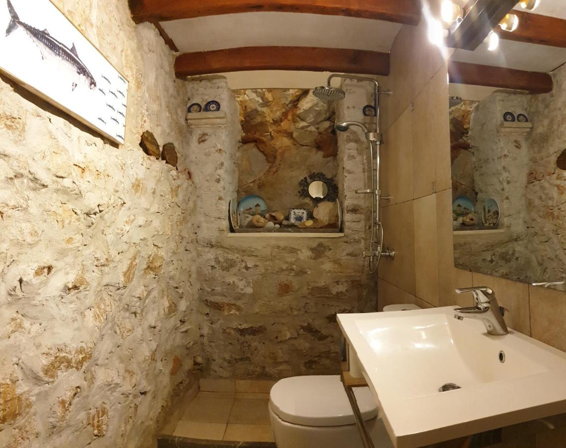 Traditional Seafront Apartment Symi Exterior foto