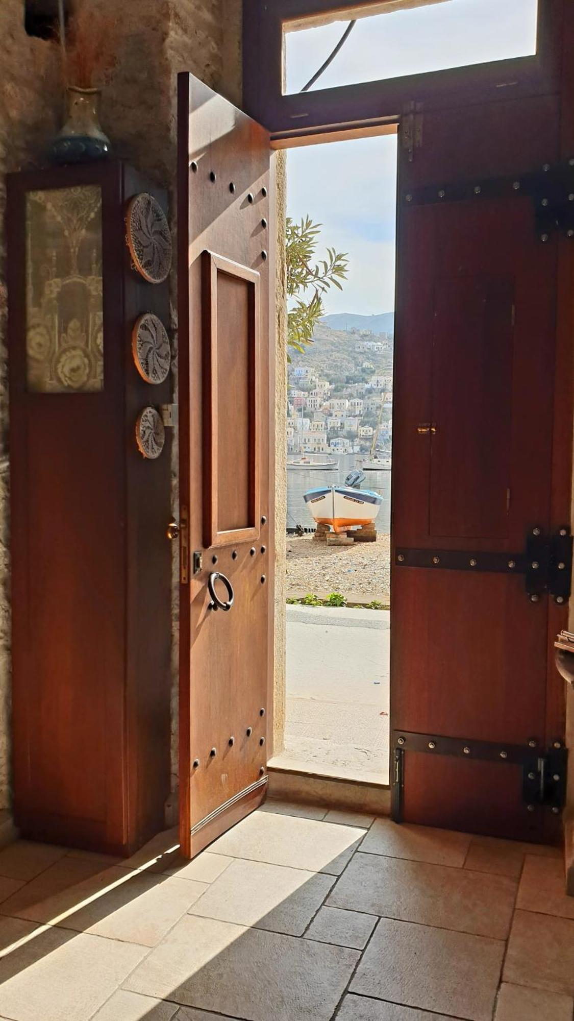 Traditional Seafront Apartment Symi Exterior foto